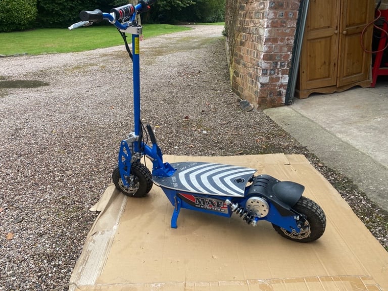 REDUCED TO SELL Electric Adult Scooter X1000 MAF spares or repair 