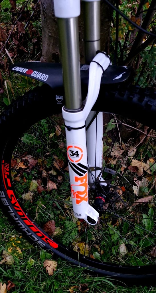 SCOTT GENIUS CARBON💥 FOX FRONT/BACK SUSPENSIONS USED 2-3 TIMES SIZE MEDIUM £650  