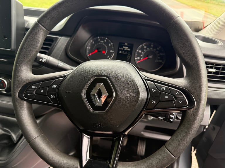 22 reg RENAULT TRAFIC 28 2.0 B/DCI 130 BHP SL BUSINESS+ panel van ( VAT INCLUDE 