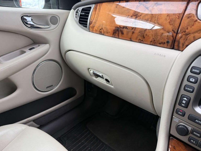 2010 Jaguar X-Type 2.2 X-Type Sovereign  Auto 4dr Saloon Diesel Automatic