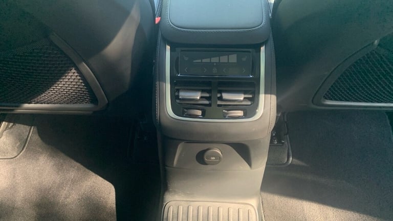 2025 Volvo XC90 Ultra, T8 AWD Plug-in hybrid, Electric/Petrol, Dark, 7 Seats Estate Petrol Parall...