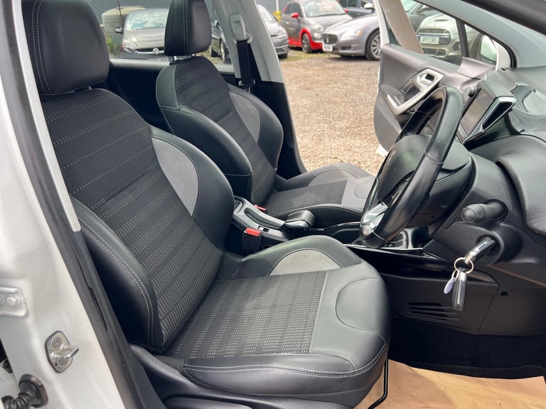 2018 68 PEUGEOT 2008 1.2 PURETECH ALLURE PREMIUM 5DR ONLY 33,000 MILES F/S/H