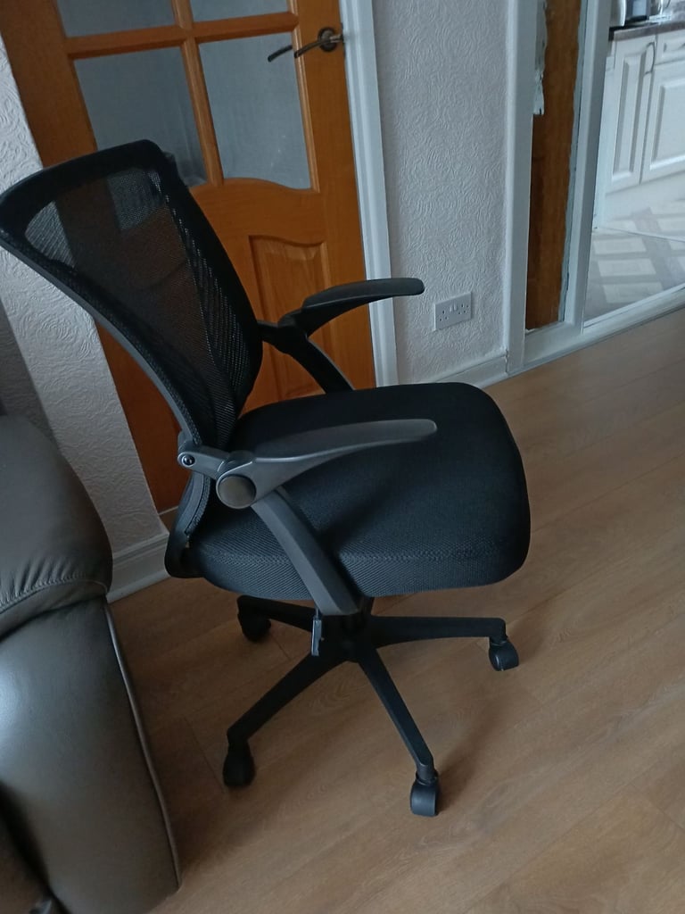 Comfortable computer chair 