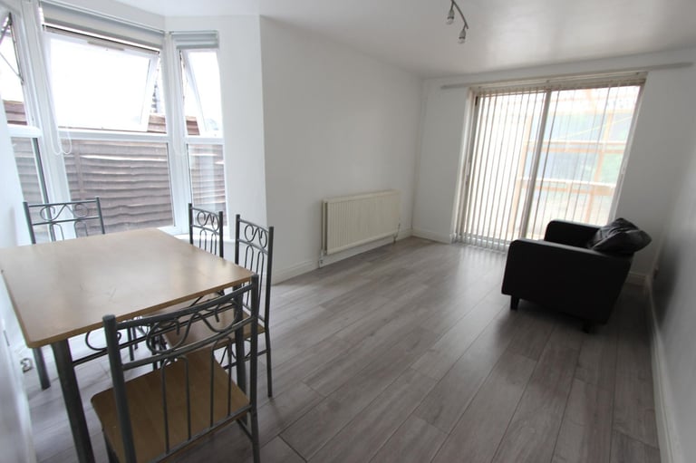 E6 Spacious GROUND FLOOR 1 bed flat with PRIVATE GARDEN. AVAILABLE NOW. Ideal for EAST HAM