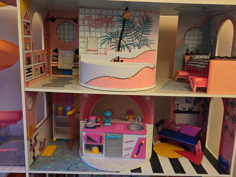 LOL Surprise! Fashion Dolls House of Surprises and LOL Surprise! Car-Pool Coupe