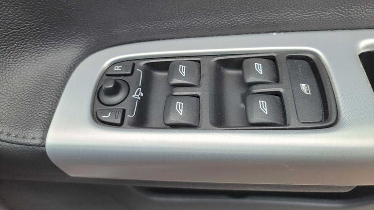 2012 Volvo S40 2.0 SE Lux Edition 4dr Saloon Petrol Manual