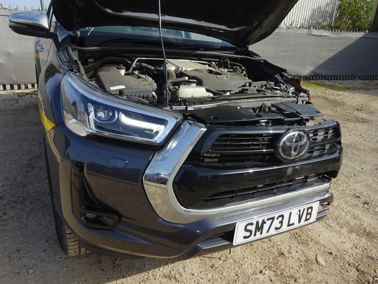 2024 73 REG TOYOTA HILUX INVINCIBLE D-4D 4WD DIESEL AUTO DAMAGED SALVAGE