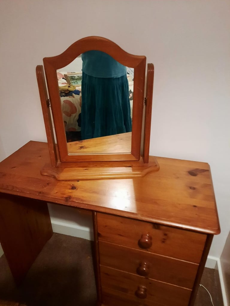 Pine dressing table with mirror