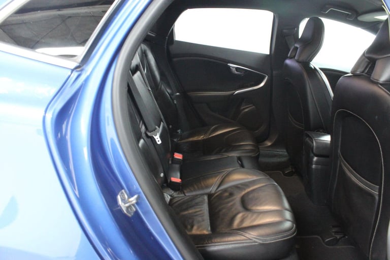 2016 Volvo V40 1.5 T2 R-Design Pro Auto Euro 6 (s/s) 5dr HATCHBACK Petrol Automatic