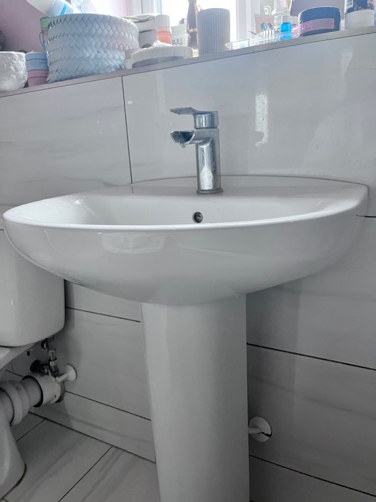 Toilet and sink (with pedestal)