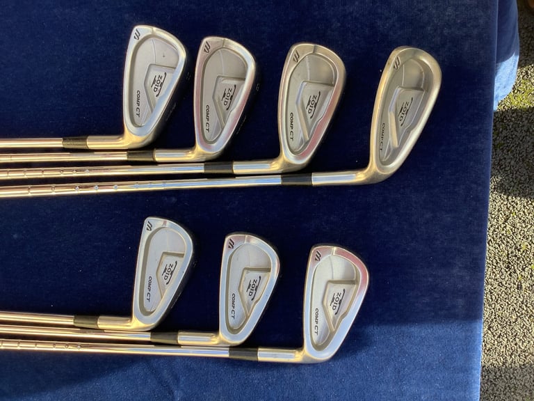 Set of Mizuno Zoid golf clubs, in a lovely Taylor Made lightweight golf bag.