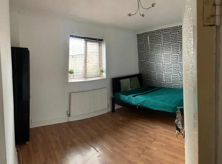 Spacious Double Room Woolwich £720 - Bills included