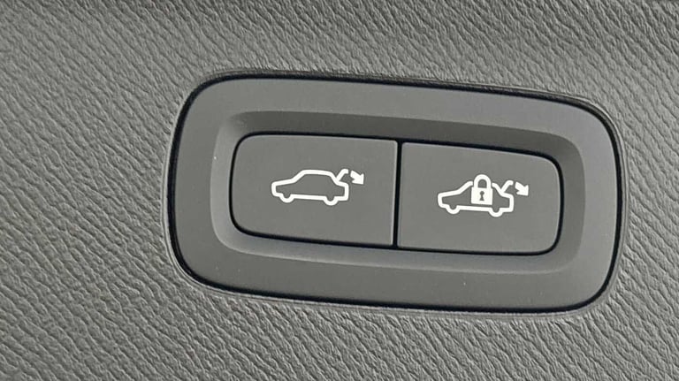 2025 Volvo XC90 Ultra, T8 AWD Plug-in hybrid, Electric/Petrol, Dark, 7 Seats ESTATE Petrol/Electr...