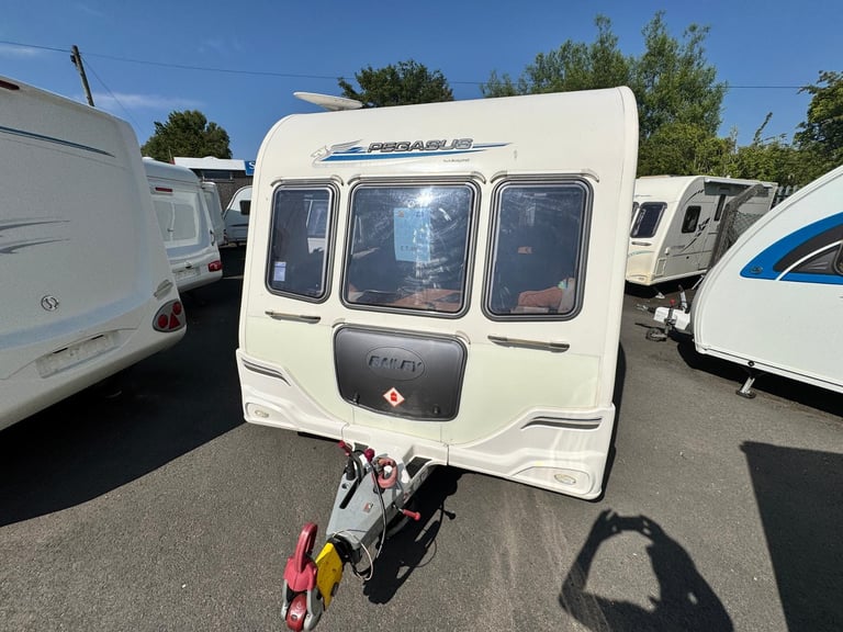 BAILEY PEGASUS 462 2011 MODEL 2 BERTH REAR WASHROOM TOURING CARAVAN