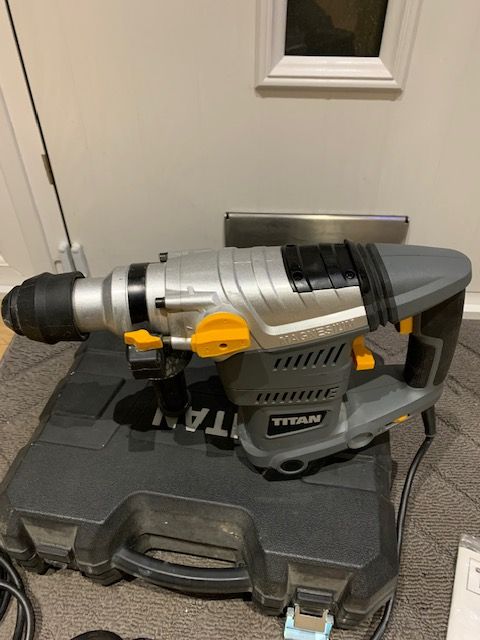 TITAN SDS HAMMER DRILL