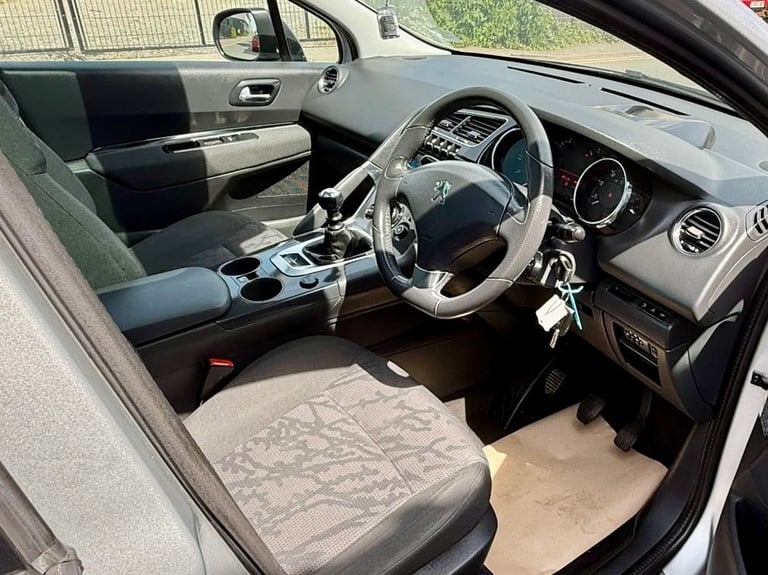 2012 Peugeot 3008 1.6 HDi 112 Allure 5dr - pan roof - see video HATCHBACK Diesel Manual