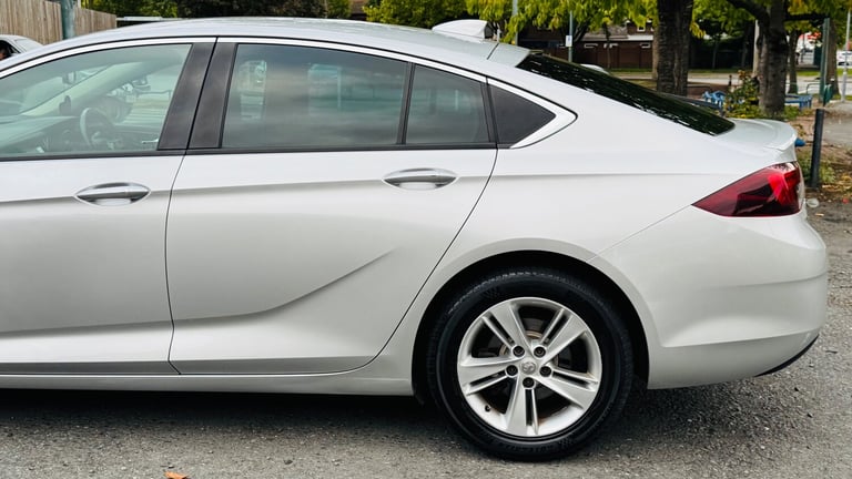 2017 Vauxhall Insignia SRI NAV 5-Door Diesel