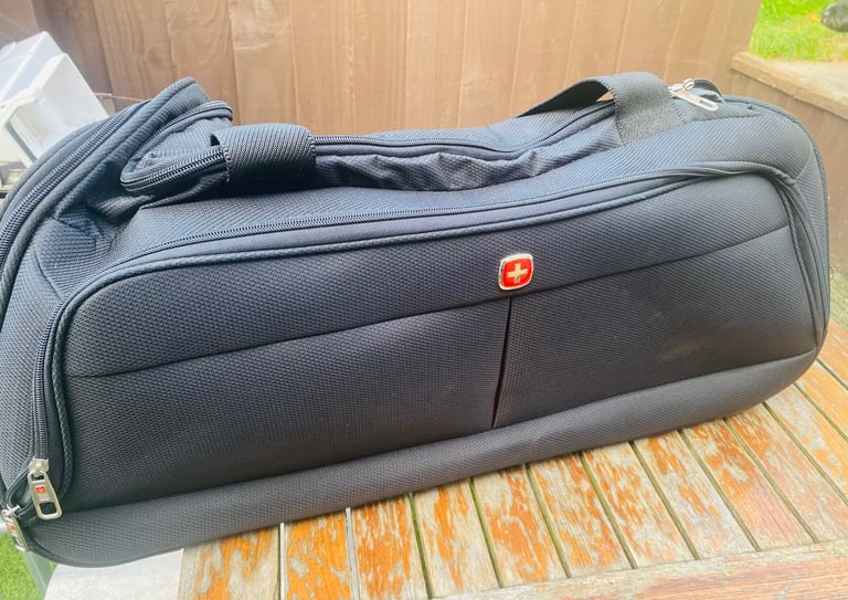 2 x Wenger Holdalls… Wheeled Pull Along Luggage Bags..£20.00 Each