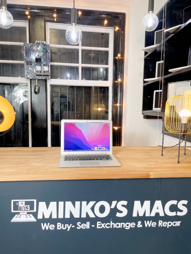 Apple MacBook Air 13' i5 1.8GHz 8GB Ram 121GB SSD PDF Editor Adobe 2022 Microsoft Office 2021