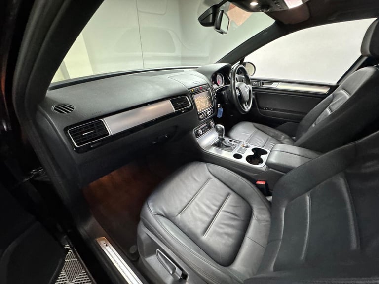 2015 Volkswagen Touareg 3.0 TDI V6 BlueMotion Tech R-Line Tiptronic 4WD Euro 6 (s/s) 5dr ESTATE D...