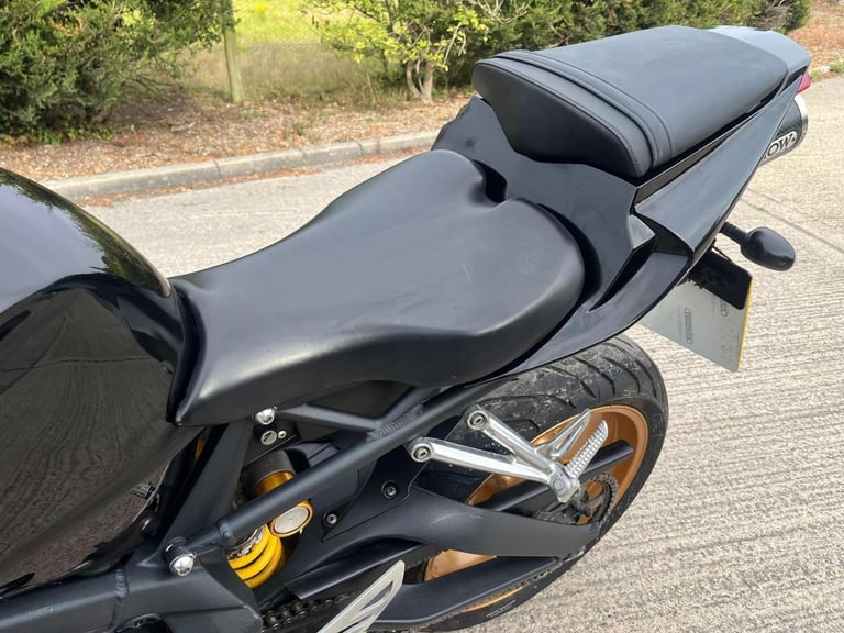 2007 07 TRIUMPH DAYTONA 675 SPORTS 600 WHITE NEW MOT SUPERSPORT TRIPLE BLACK