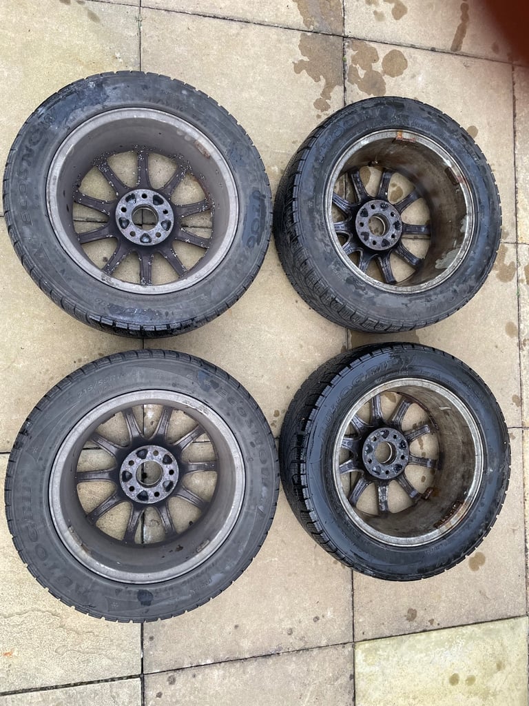 Winter Snow tyres on alloy rims 215/55/16 97H