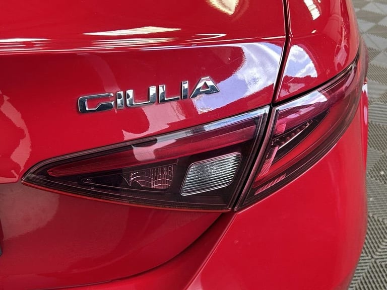 2018 Alfa Romeo Giulia 2.0T Veloce Saloon 4dr Petrol Auto Euro 6 (s/s) (280 ps) Saloon Petrol Aut...