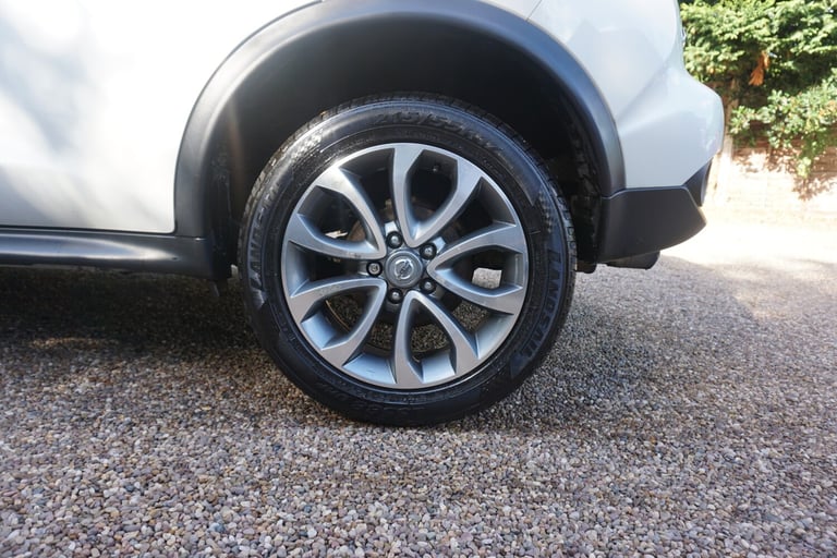 2017 Nissan Juke 1.2 DiG-T Tekna 5dr HATCHBACK Petrol Manual - Image 15