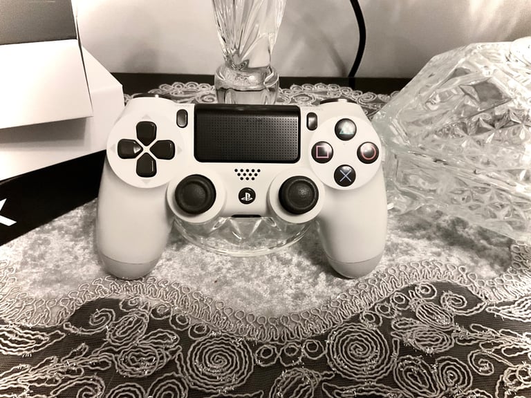 PlayStation 4 Slim Console|Jet Black|500GB Good Condition|Comes With Controller 