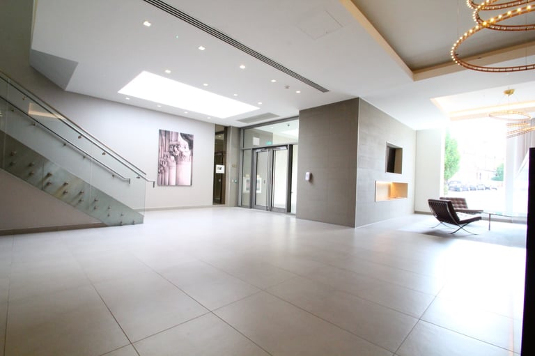 Chain Free! Hane Estate Agents offer a modern 2 bedroom 1st floor flat with a private balcony