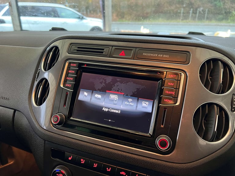 2015 Volkswagen Tiguan 2.0 Tiguan R-Line Edition TDI BlueMotion Technology 4Motion Semi-Auto 4WD ...