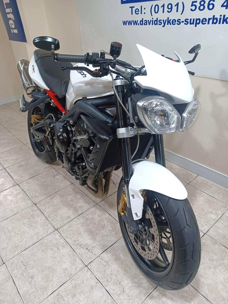 Triumph Street Triple 675-R 61-REG ONLY 411 DRY MILES WITH EXTRAS £5399.OTR