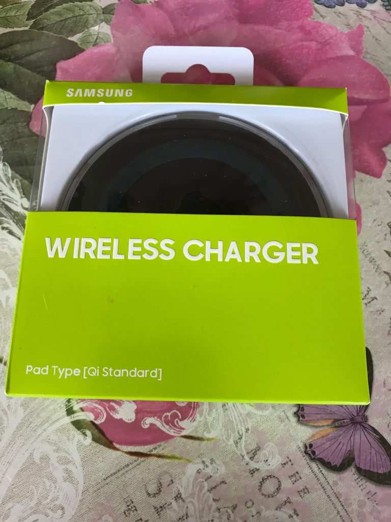 Clearance 35 x Samsung Galaxy QI Wireless Charger Charging Pad– Black/ White