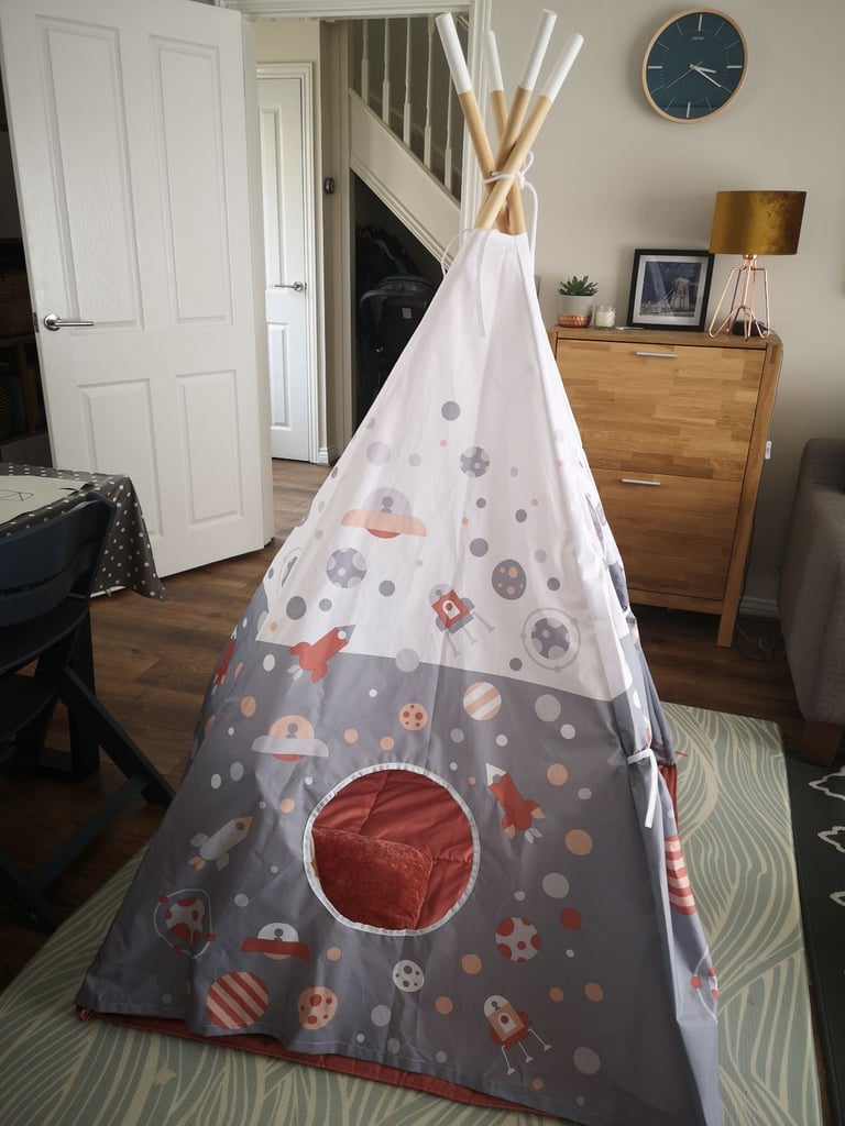 Kid's Tepee tent - space themed (like new)