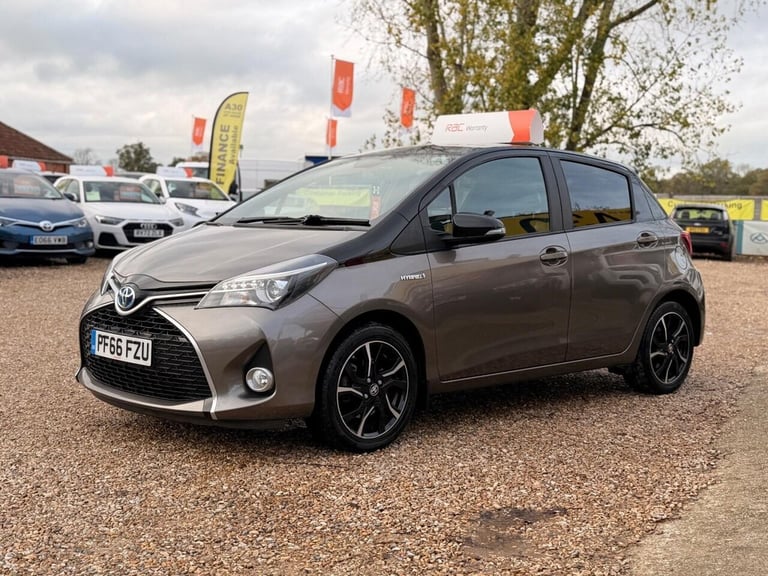 2016 Toyota Yaris 1.5 VVT-h Design E-CVT Euro 6 5dr Hatchback Automatic