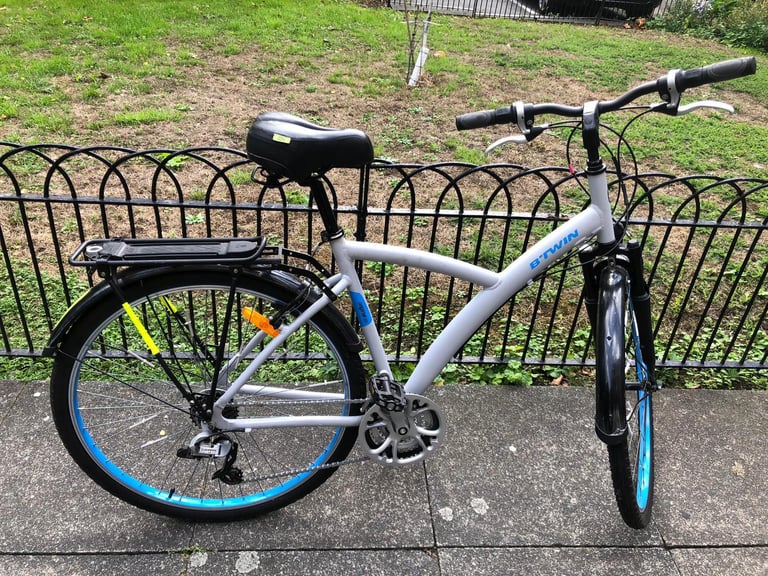 Lovely Adult Btwin hybrid Large frame 700C 24 speed in excellent condition fully functional 
