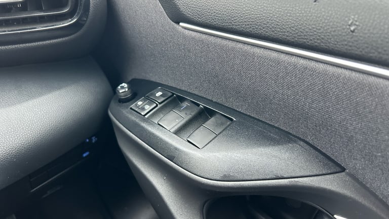 2022 Toyota Yaris 1.5 Hybrid Design 5dr CVT Hybrid Hatchback Hatchback Hybrid Automatic