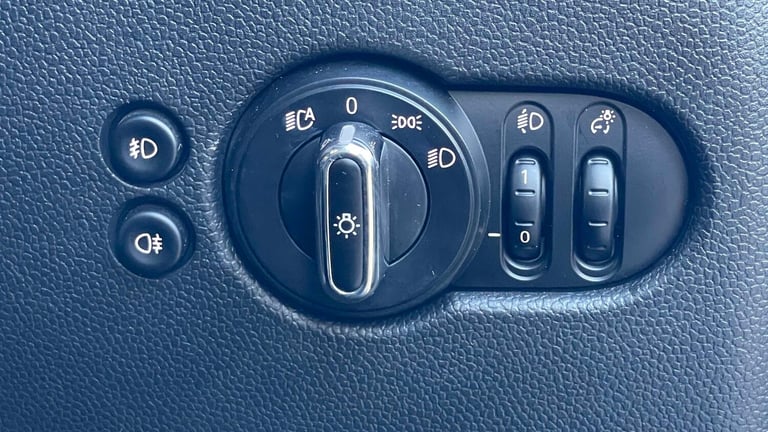 2020 MINI Hatch 1.5 One Classic II 5dr [Comfort/Nav Pack] HATCHBACK PETROL Manual