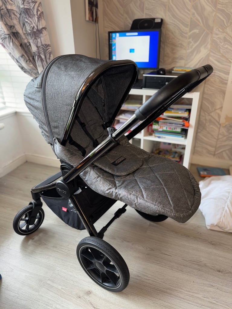 Venicci pram pushchair and carrycot 