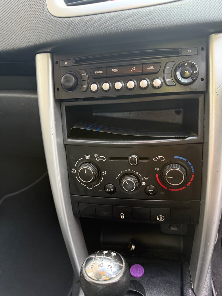 Peugeot, 207, Hatchback, 2012, Manual, 1360 (cc), 5 doors