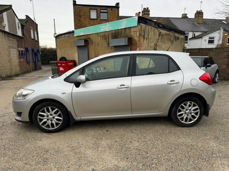 TOYOTA AURIS 1.6 VVTi TR 5dr Manual Silver
