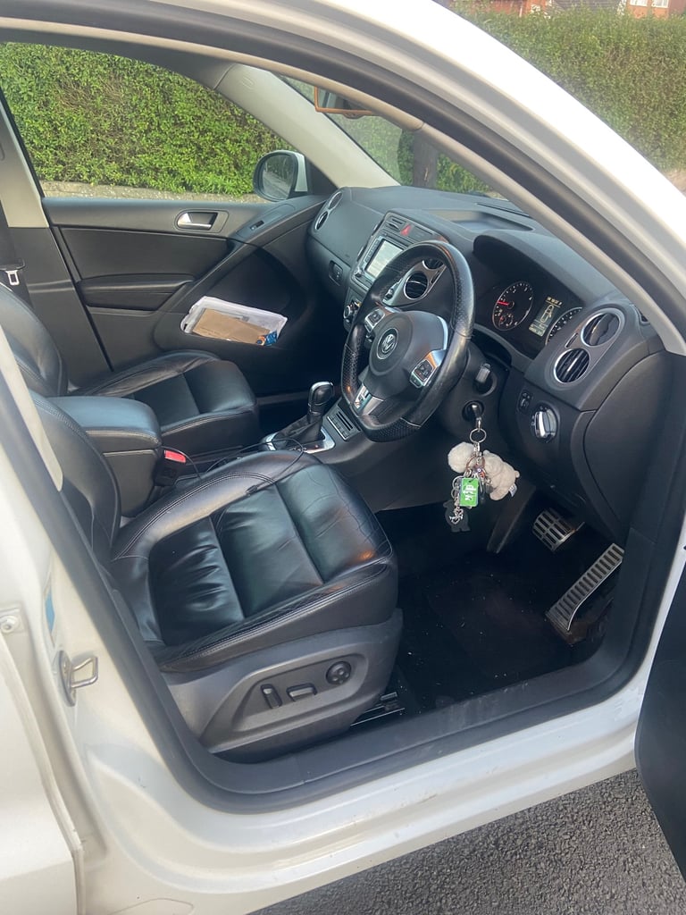 Volkswagen, TIGUAN, Estate, 2010, Semi-Auto, 1968 (cc), 5 doors