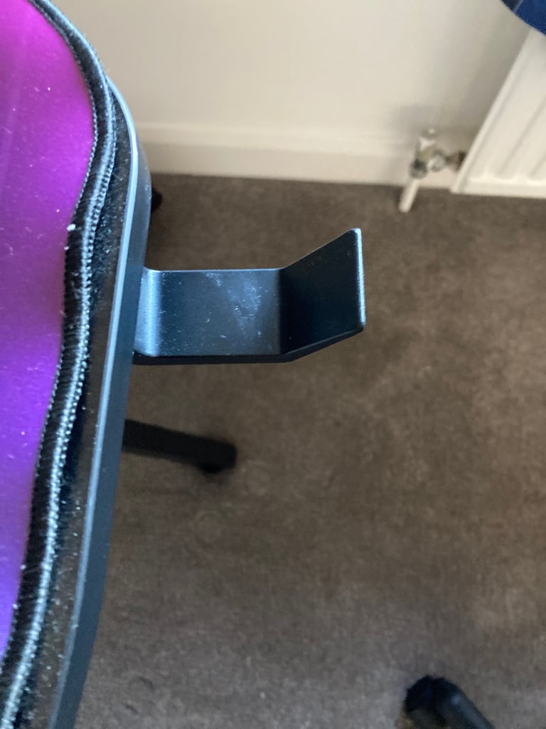 gaming desk and chair