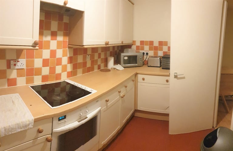 CROSSHARBOUR, E14, LOVELY 2 BEDROOM MODERN APARTMENT AVAILABLE END OF SEPTEMBER 