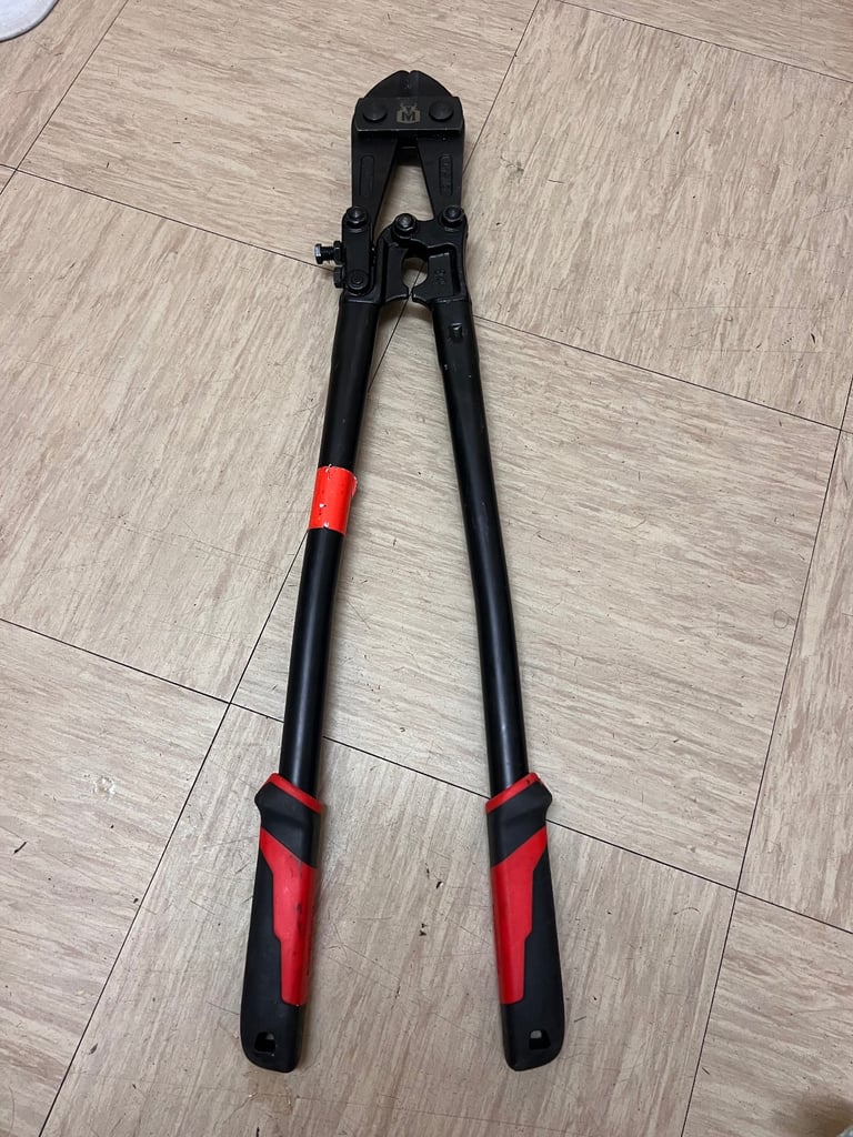 image for Long-handled bolt croppers