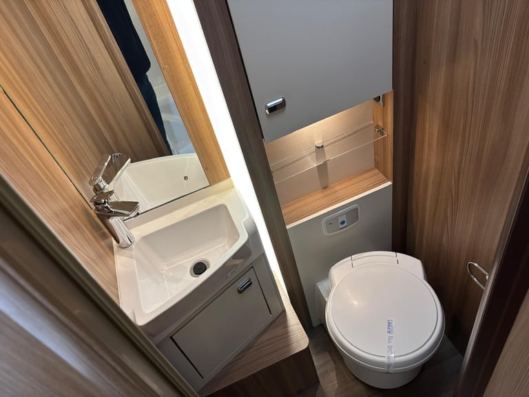 SWIFT BESSACARR HI-STYLE 599 MOTORHOME Alde, Auto Satellite, Tower Fridge, 