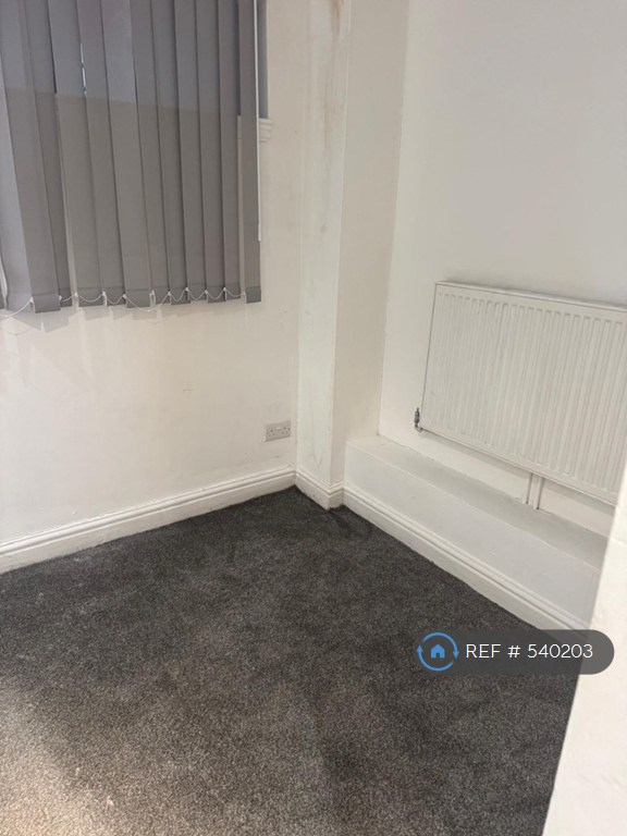 2 bedroom flat in Regent, Kettring, NN16 (2 bed) (#540203)