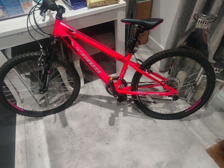 Kids bike nearly new 