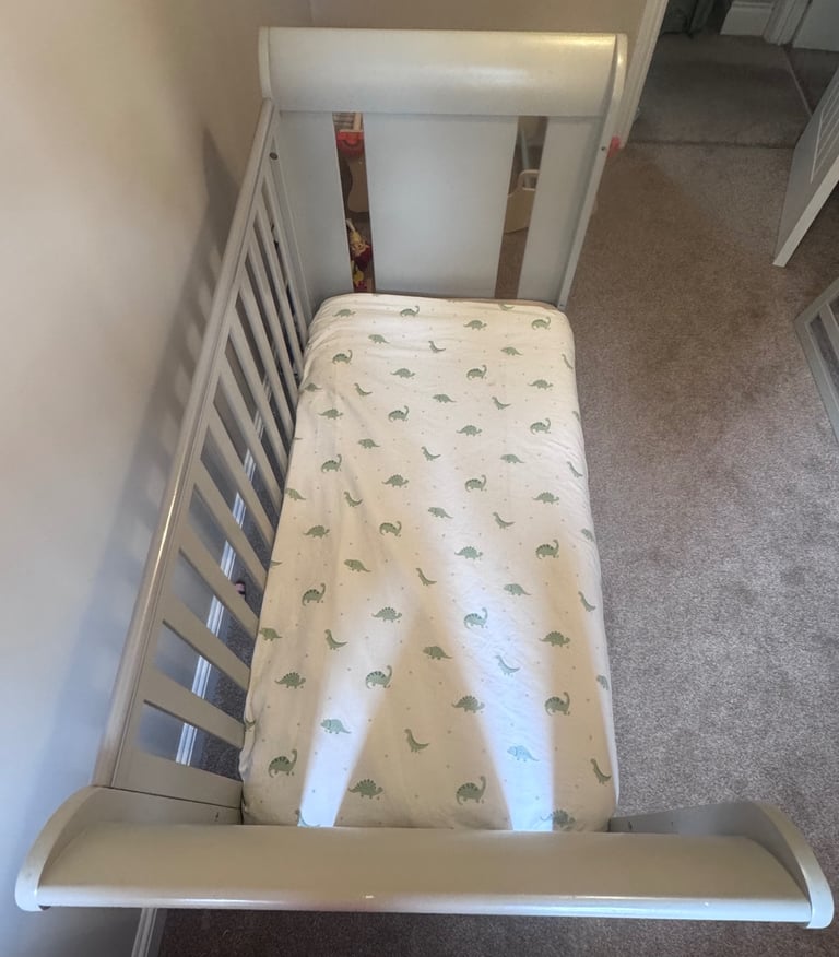 Tutti Bambini Roma Sleigh Cot Bed + Chest of drawers 
