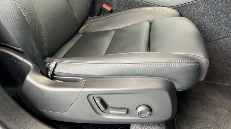 2024 Volvo XC40 Ultra, B3 Mild hybrid, Petrol, Bright (360 camera, Heated Windscreen) Estate Petr...